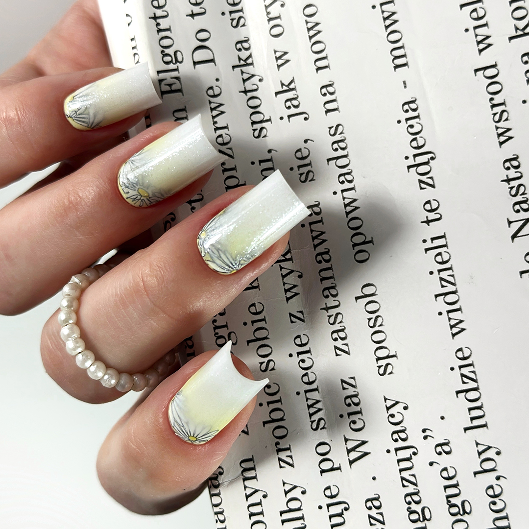 Маникюр на выпускной и последний звонок: лучшие идеи, тренды и актуальные цвета 2026 года 