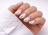 Маникюр металлик: идеи, техники и актуальные оттенки 